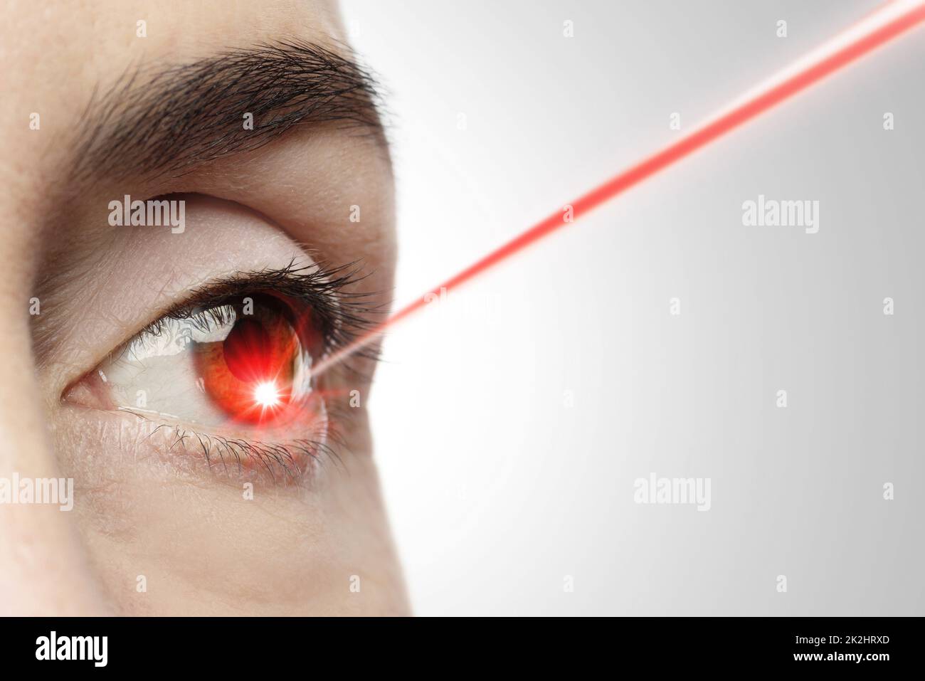 Laser eye beam Banque de photographies et d'images à haute résolution -  Alamy