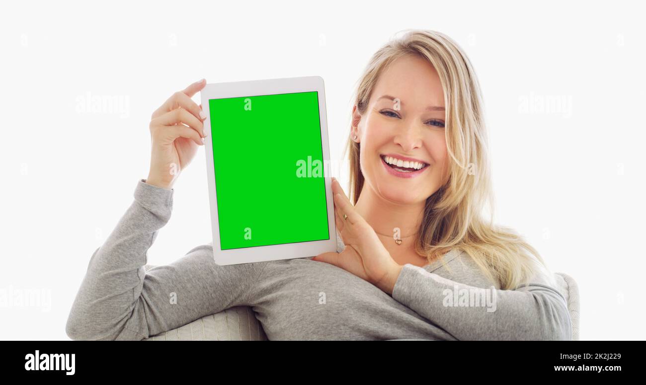 L'affichage parfait pour votre site Web.Photo d'une jeune femme attrayante tenant une tablette à la maison. Banque D'Images