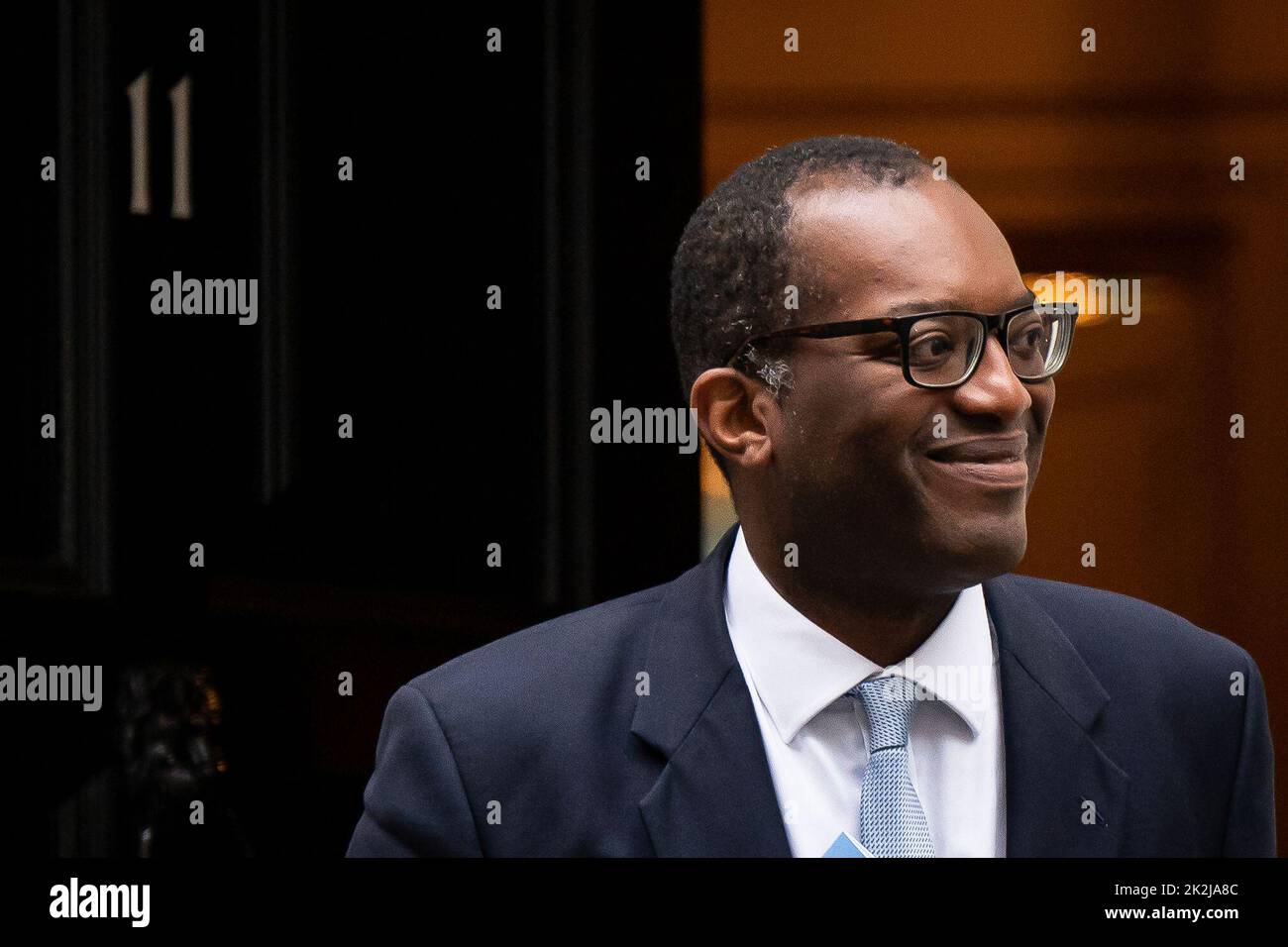 Le Chancelier De L chiquier Kwasi Kwarteng Quitte Le 11 Downing Street Le Chancelier De L chiquier Kwasi Kwarteng Quitte Le 11 Downing Street