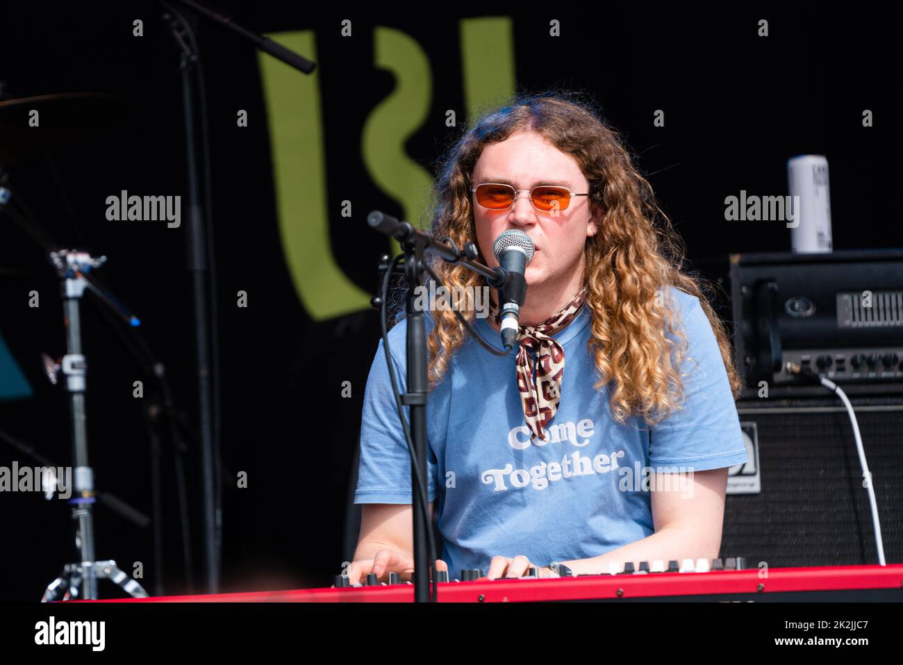 Strawberry Guy sur la scène du jardin clos le troisième jour du festival de musique Green Man 2022 dans les montagnes Brecon Beacons au pays de Galles, Royaume-Uni, août 2022. Banque D'Images