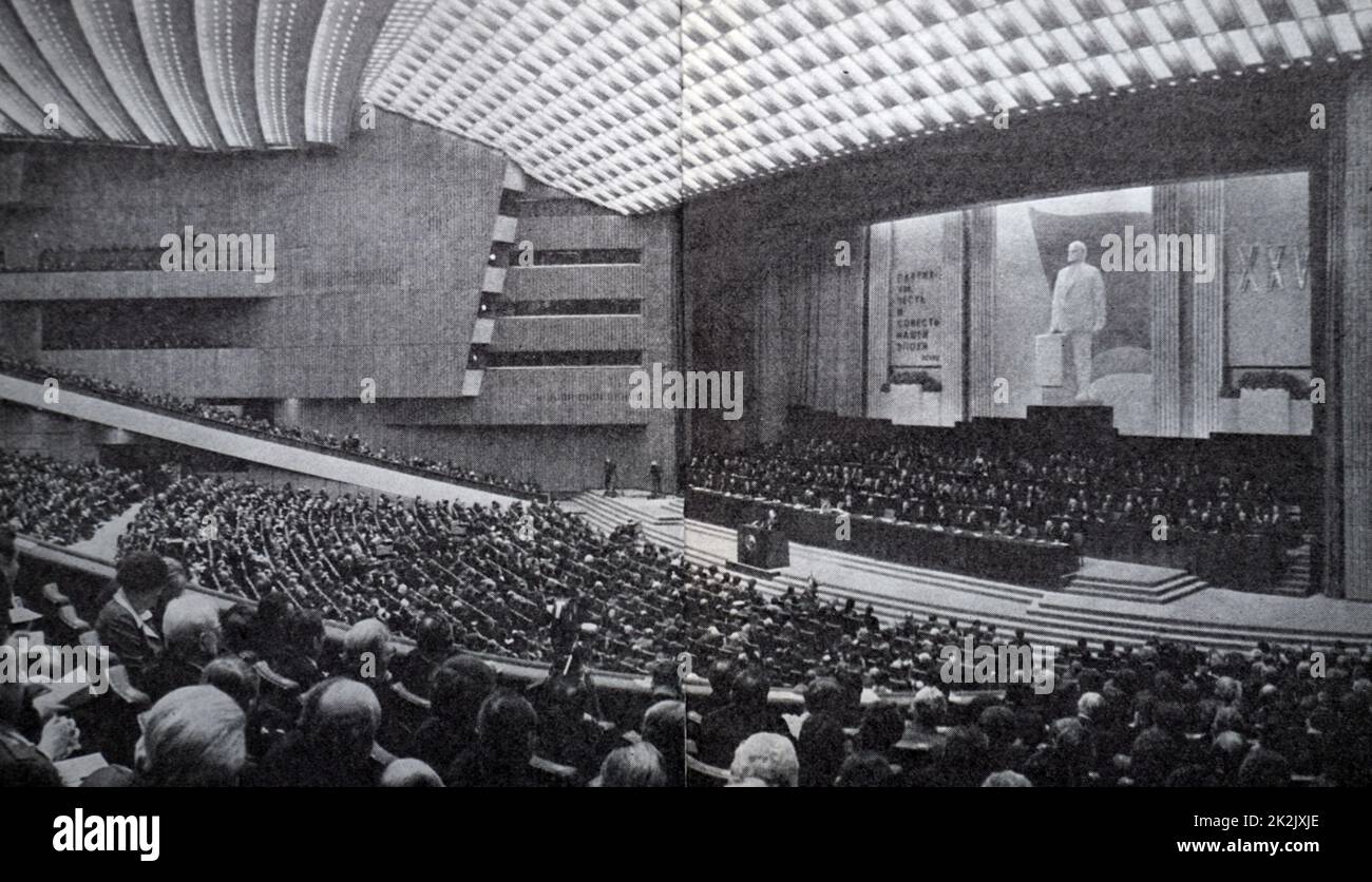 Photographie prise lors de la 25e Congrès du Parti communiste de l'Union soviétique, qui a rassemblé des représentants de 103 travailleurs, communiste, socialiste et National-Democratic parties, de 96 pays. En date du 20e siècle Banque D'Images