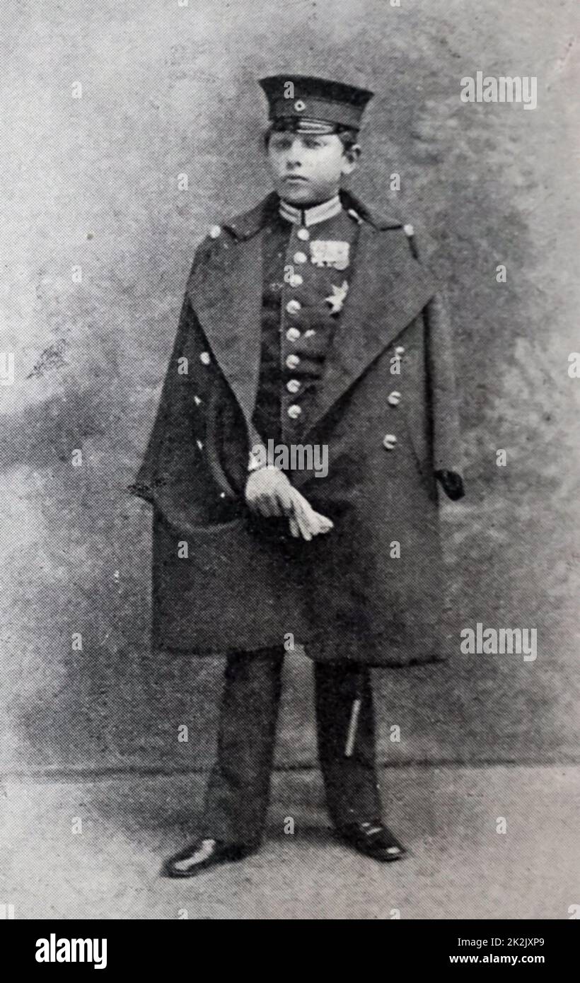 Portrait photographique de Guillaume II, Empereur allemand (1859-1941) à l'âge de 10 ans dans l'uniforme du 1er régiment de Gardes à pied. En date du 19e siècle Banque D'Images