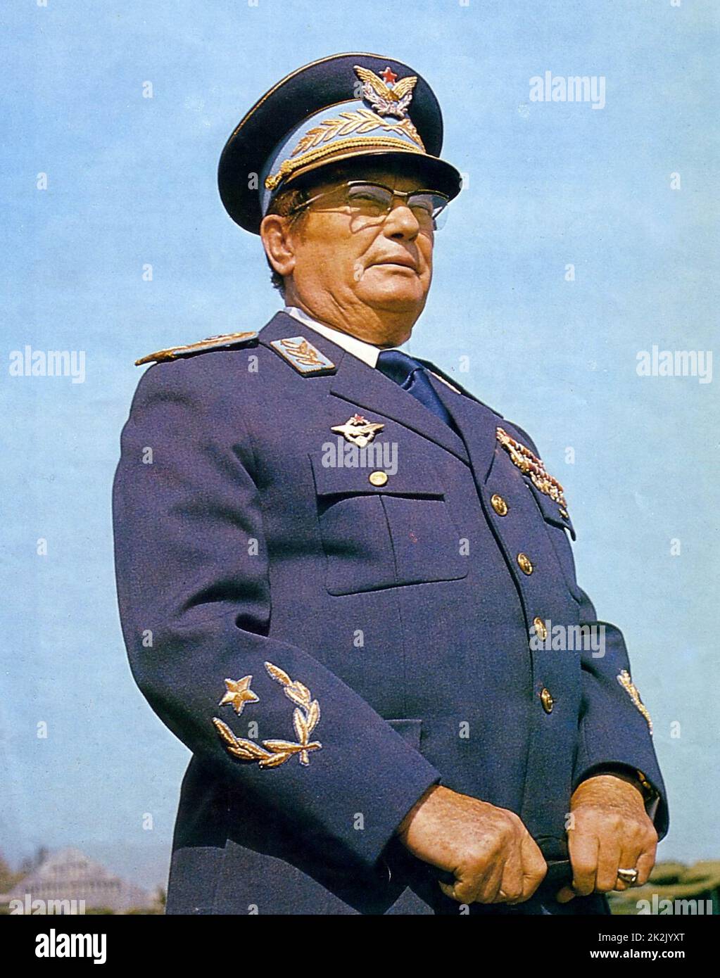 Josip Broz Tito (1892 - 1980), révolutionnaire et homme d'État yougoslave. Secrétaire général (plus tard président) du parti communiste de Yougoslavie (1939-80), LA DEUXIÈME GUERRE MONDIALE a conduit le mouvement de la résistance yougoslave, le partisans yougoslave (1941-45). Premier ministre (1945-53), puis président (1953-80) de la Yougoslavie de 1943 à sa mort en 1980 Banque D'Images