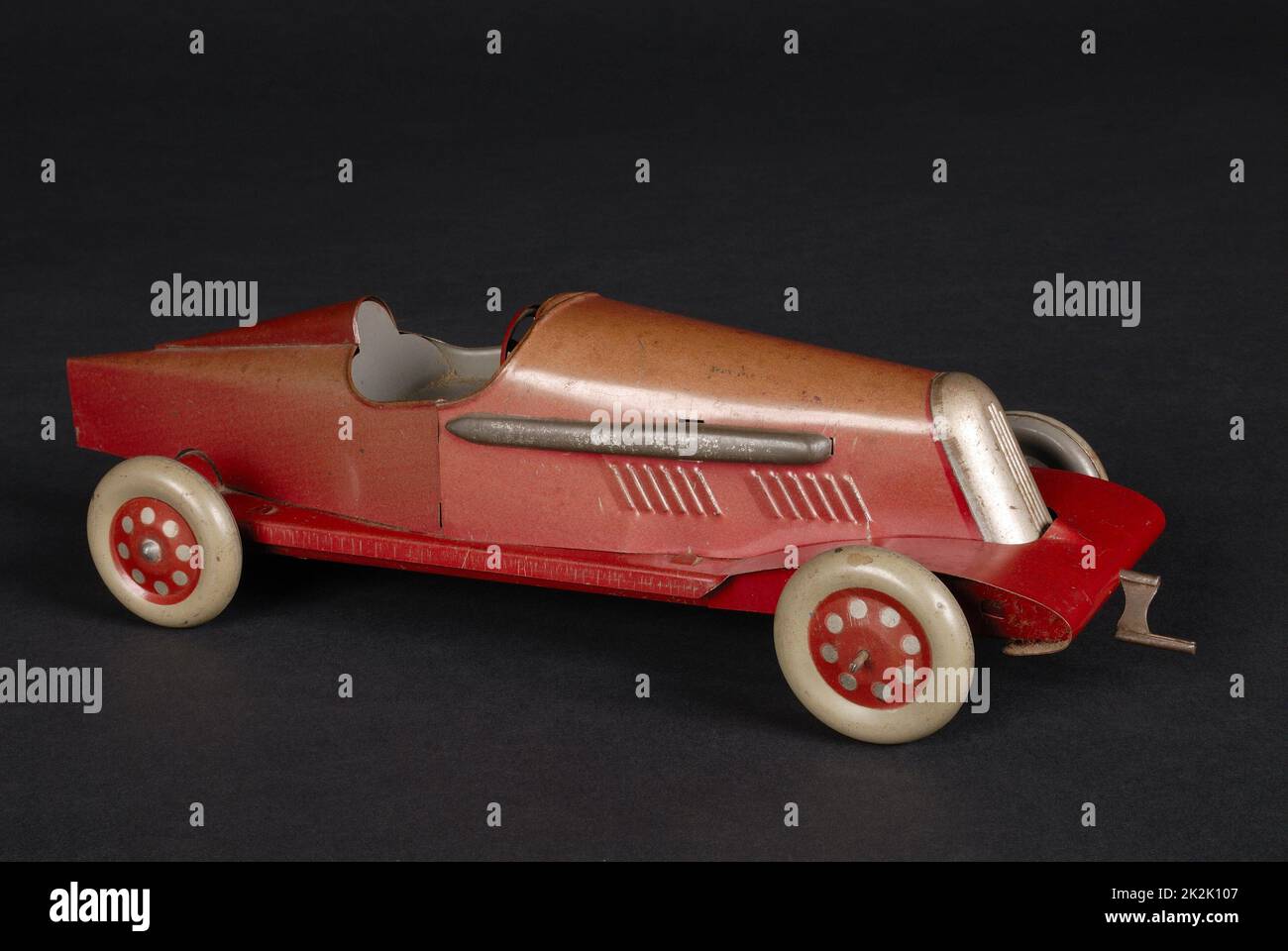 Jouet à tirer, Voiture de course - Rouge-bleu - Petits bolides Jouet à tirer, Voiture de course - Rouge-bleu - Petits bolides
