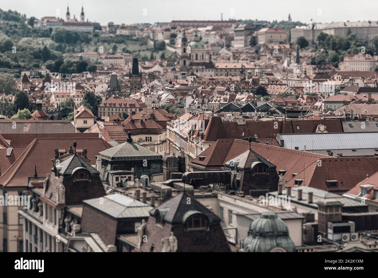 La ville de Prague avec effet Tilt-shift vu de la mairie de la vieille ville. Prague, République Tchèque Banque D'Images