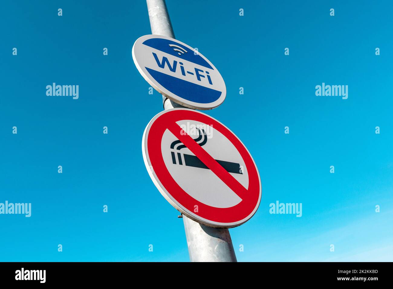 Zone non-fumeurs et point d'accès sans fil à Internet Banque D'Images
