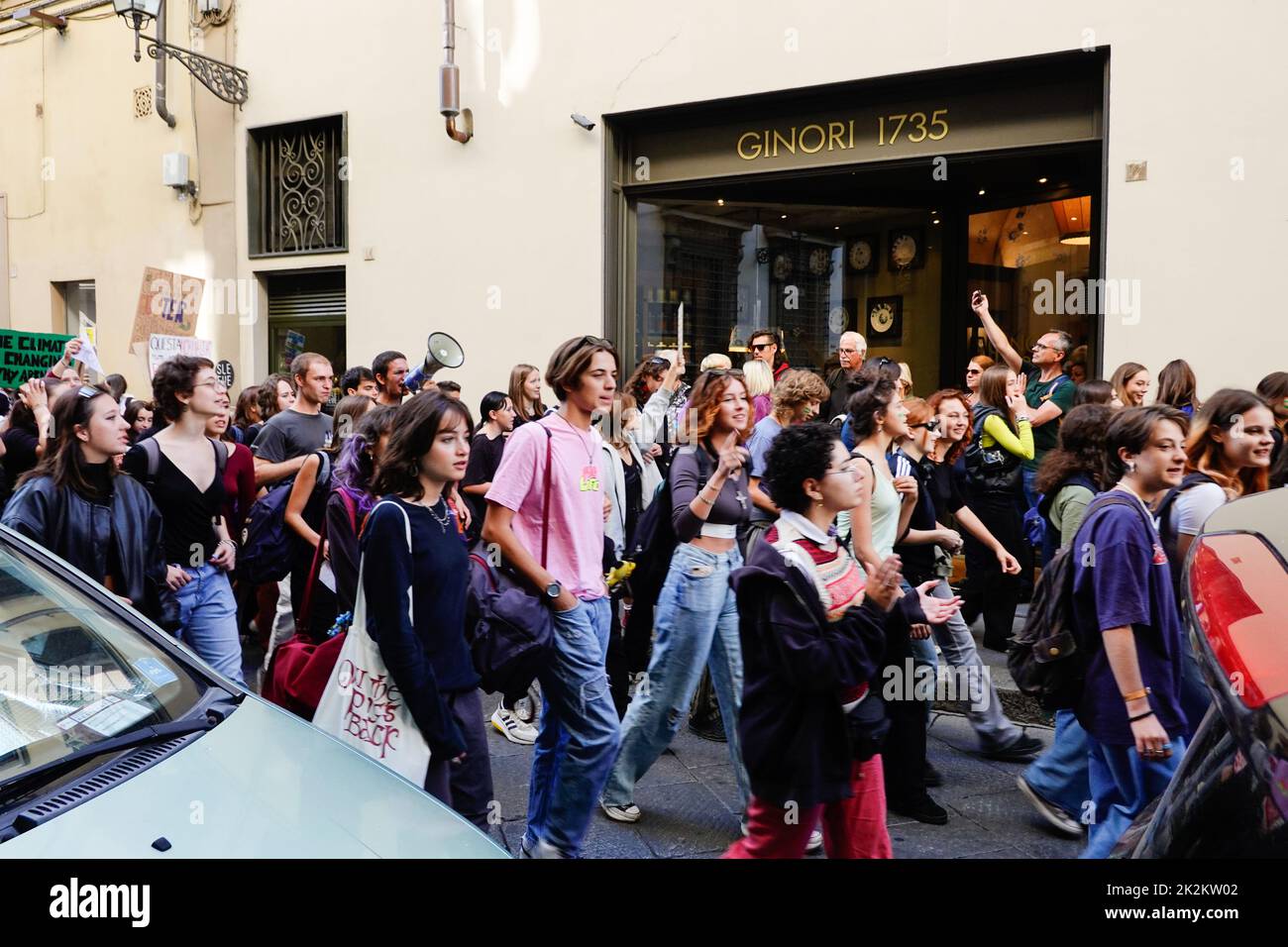 Florence Italie - 23rd septembre 2022, vendredi pour une grève future à Florence. Les jeunes et les étudiants vont dans la rue pour se manifester contre le changement climatique et la société capitaliste. Banque D'Images