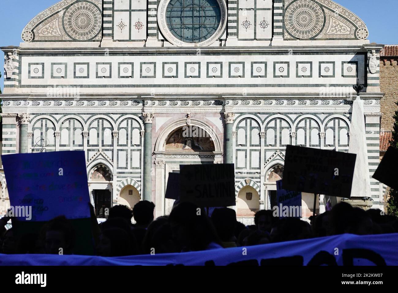 Florence Italie - 23rd septembre 2022, vendredi pour une grève future à Florence. Les jeunes et les étudiants vont dans la rue pour se manifester contre le changement climatique et la société capitaliste. Banque D'Images