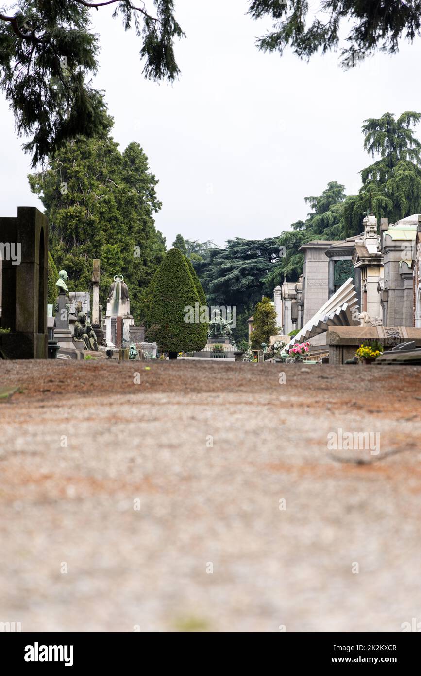 Cimetière monumental de Milan (Cimitero Monumentale di Milano) est l'un des deux plus grands cimetières de Milan, en Italie, avec de nombreuses sculptures et œuvres d'art. Banque D'Images