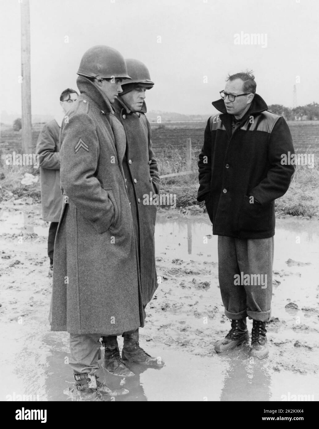 L'année des vainqueurs : 1963 Royaume-Uni / Etats-Unis Directeur : Carl Foreman George Hamilton, Carl Foreman photo de tournage Banque D'Images