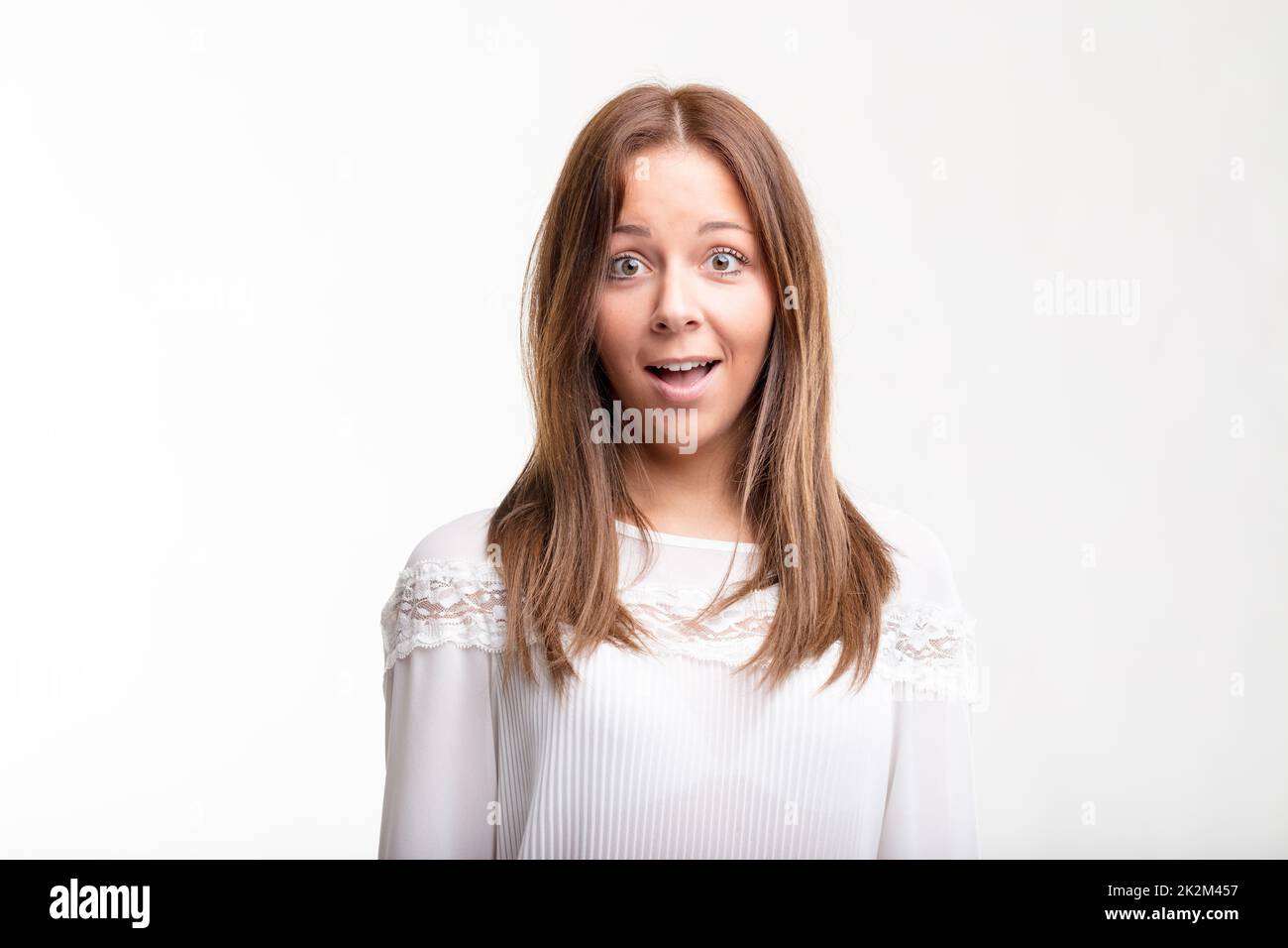 Surpris jeune femme avec les yeux larges Banque D'Images