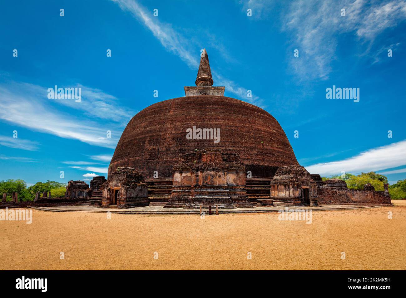 Dagoba bouddhiste, stupa dans la ville ancienne de Pollonaruwa Banque D'Images