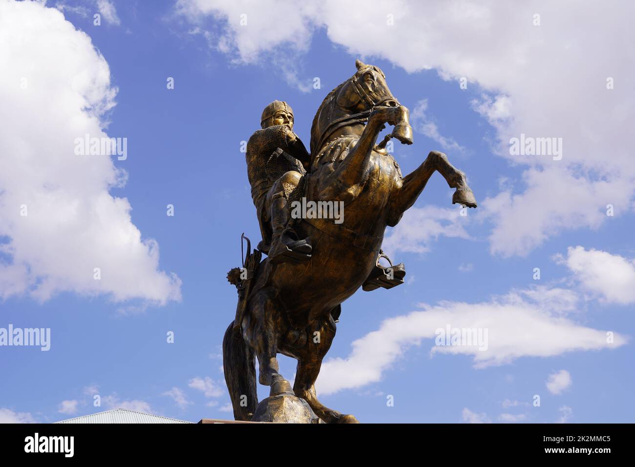 Statue de héros turc à cheval, Alp Arslan (honorifique en turc signifiant « héroïque ou grand lion ») Banque D'Images