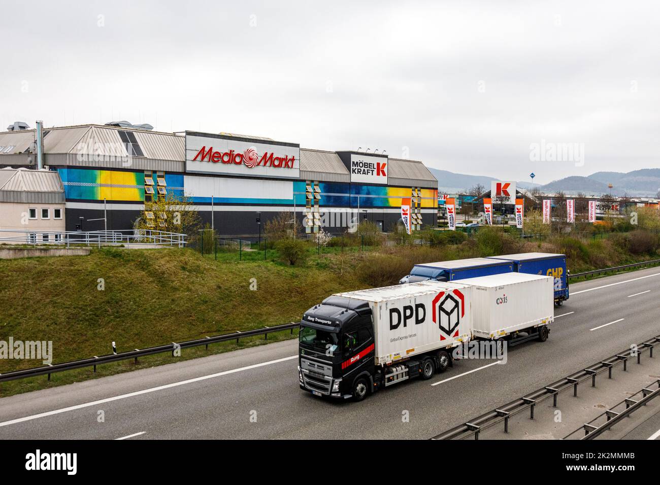 Mediamarkt et Möbel Kraft sur l'autoroute A4 à Jena Banque D'Images