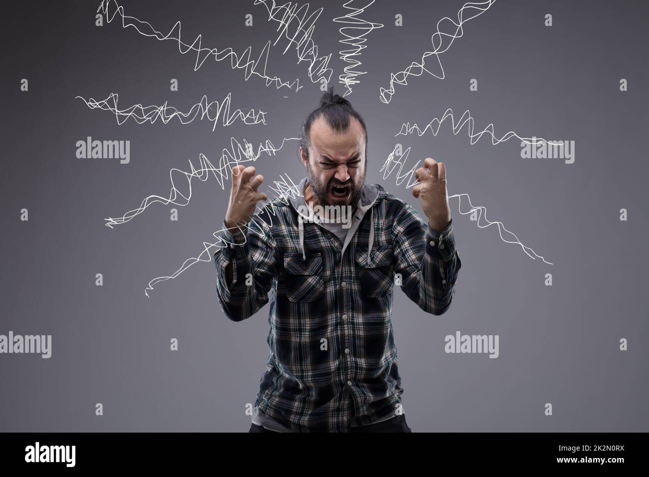Homme dans une rage de lancer un caprice du tempérament Banque D'Images