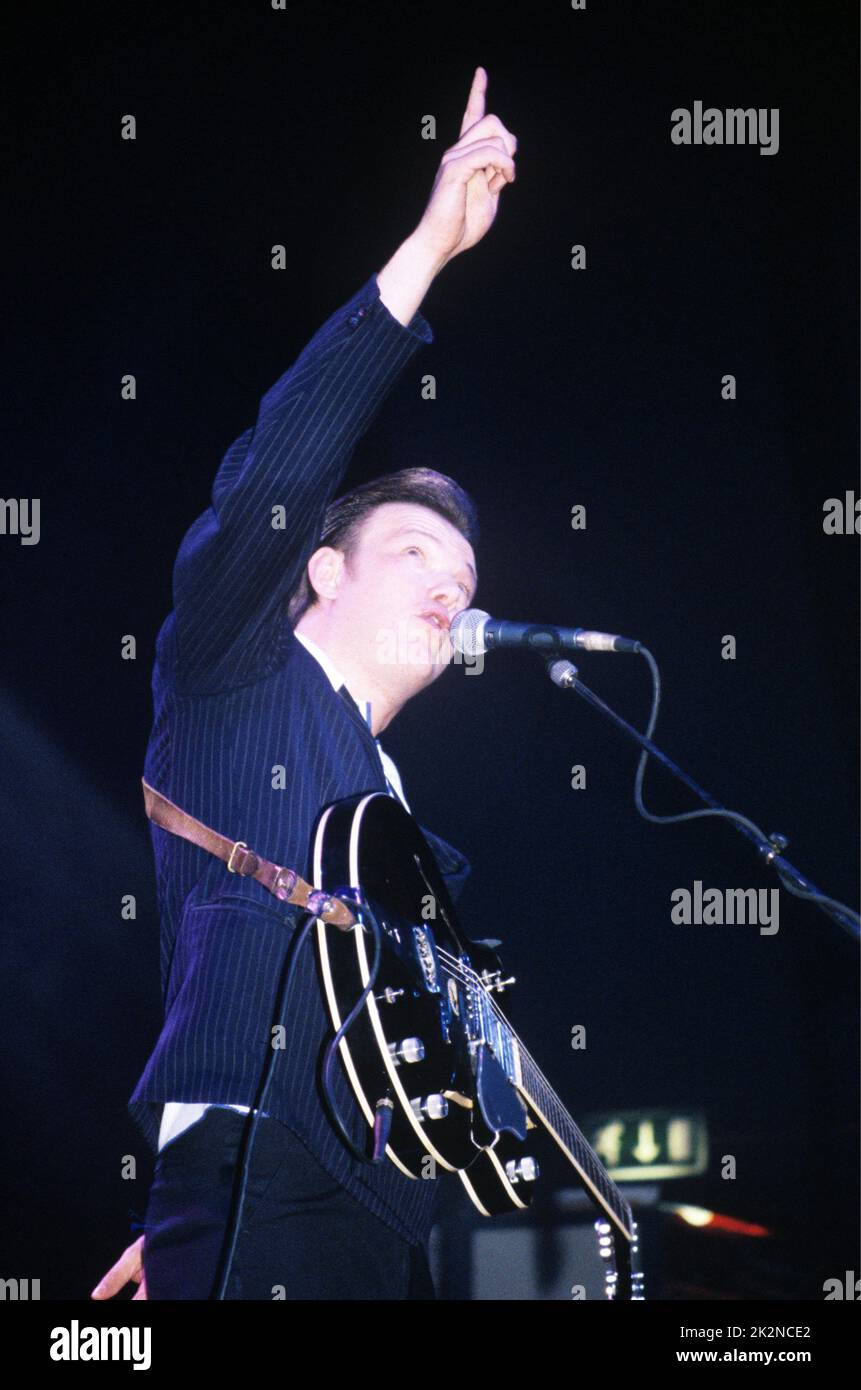 EDWYN COLLINS ; vivre à Shepherd's Bush Empire , Londres, Royaume-Uni ; novembre 1995 ; crédit : Mel Longhurst / Performing Arts Images ; www.performingartsimages.com Banque D'Images