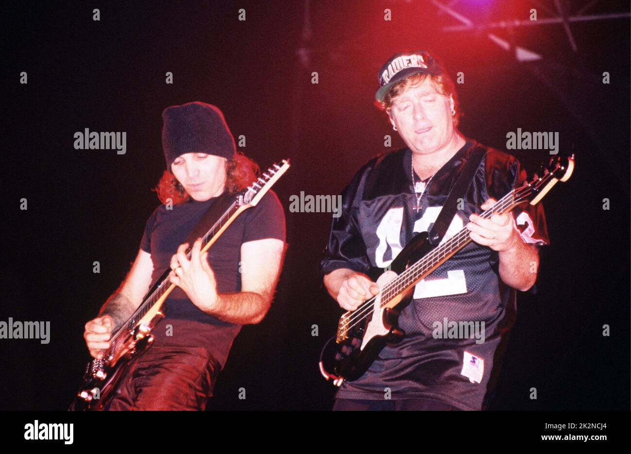 JOE SATRIANI ; vivre à Wembley Arena, Londres, Royaume-Uni ; décembre 1995 ; crédit : Mel Longhurst / Performing Arts Images ; www.performingartsimages.com Banque D'Images