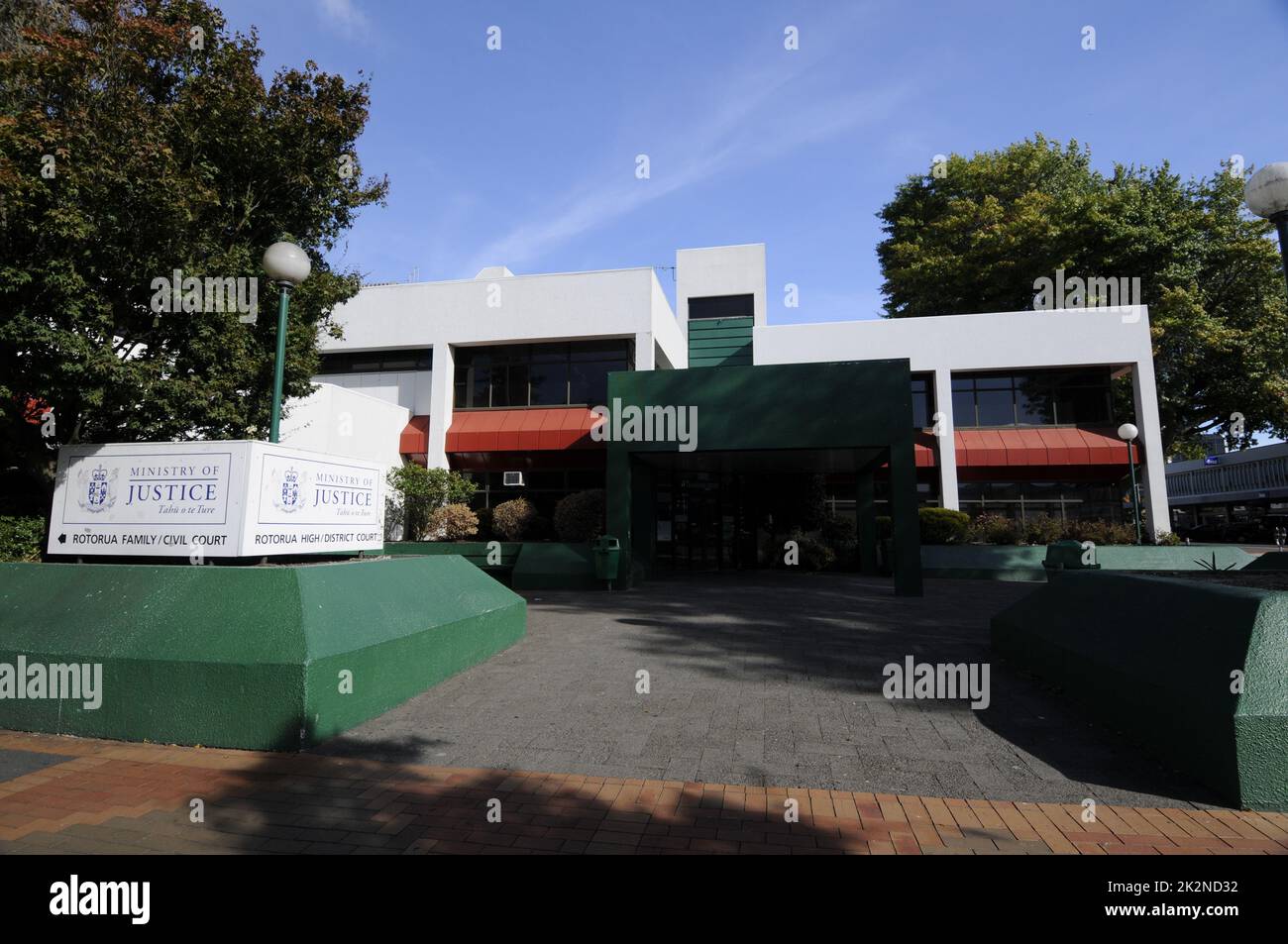 Le complexe du ministère de la Justice de Nouvelle-Zélande se compose de la famille Rotorua / Cour civile, la haute Rotorua / Cour de district à Rotorua, une ville sur le sho Banque D'Images