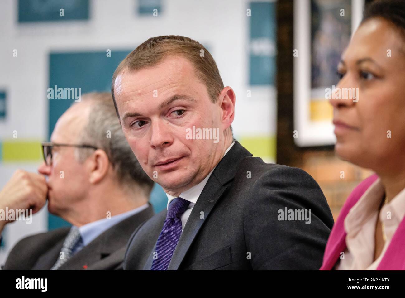 France, Vaulx en Velin, 2022-09-22. Portrait d'Olivier Dussopt, ministre du travail, lors de sa visite dans la métropole de Lyon pour discuter du thème o Banque D'Images