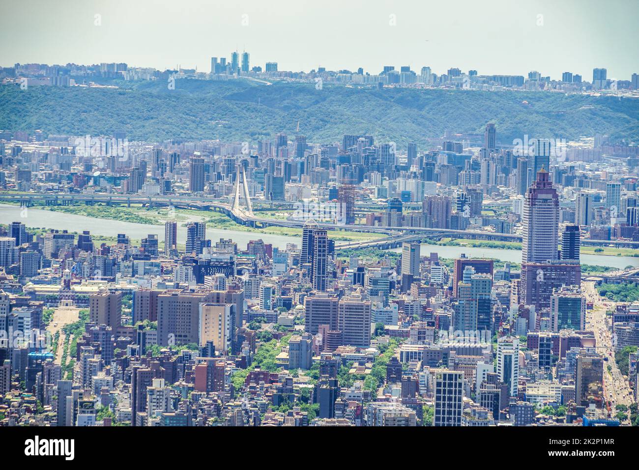 Paysage urbain de Taipei et ciel bleu visible de Taipei 101 Banque D'Images