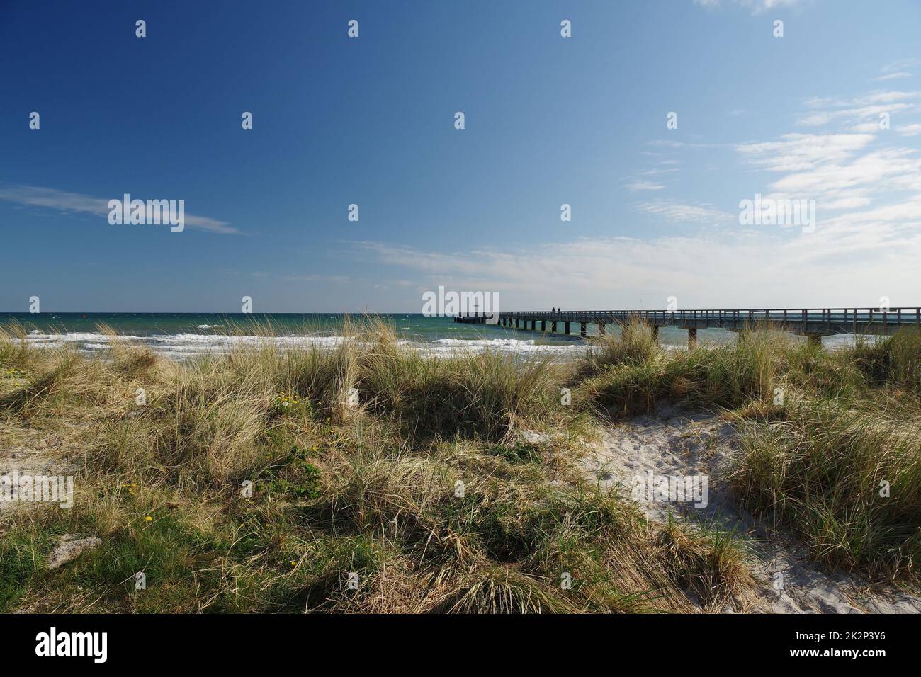 Dunes, plage, mer baltique et pont de mer, Schönberger Strand, Schönberg, Schleswig-Holstein, Allemagne du Nord Banque D'Images