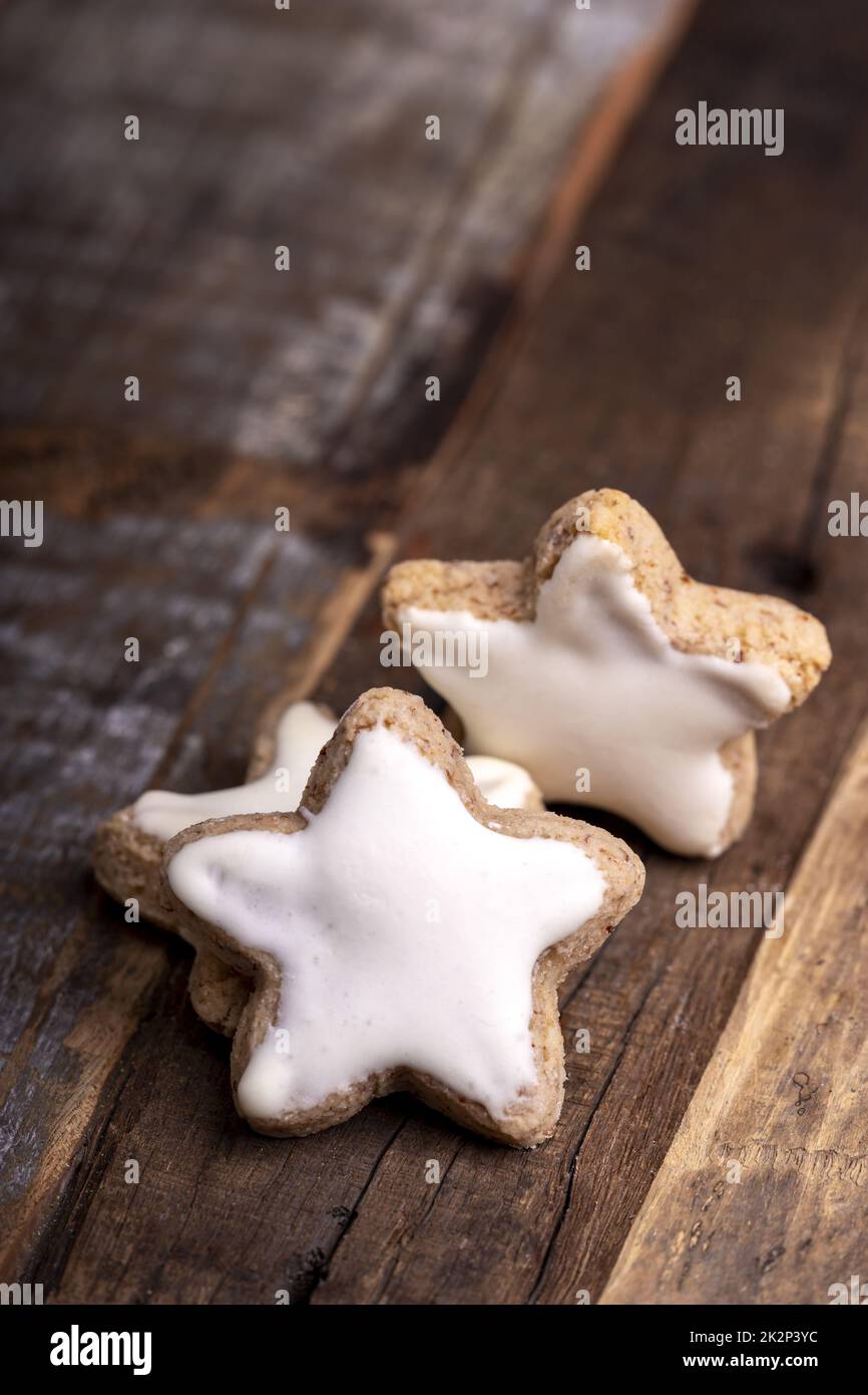 biscuit de noël sur bois sombre Banque D'Images