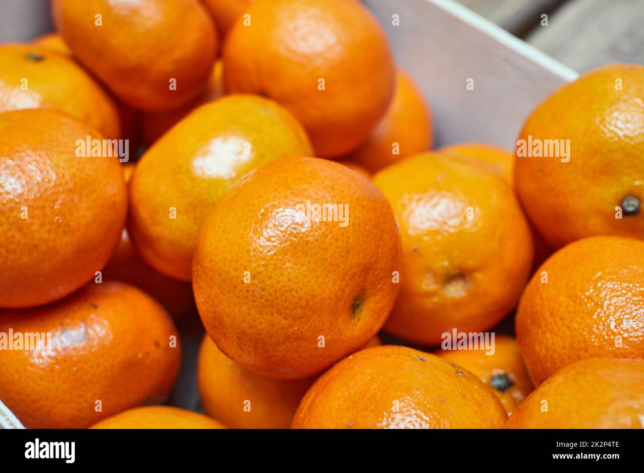 Mandarines dans une boîte Banque D'Images