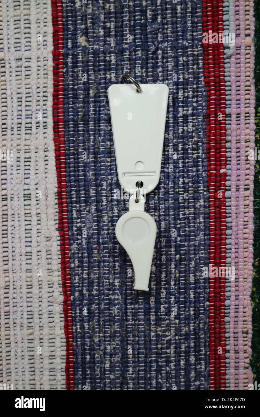 sifflet blanc avec étiquette Banque D'Images