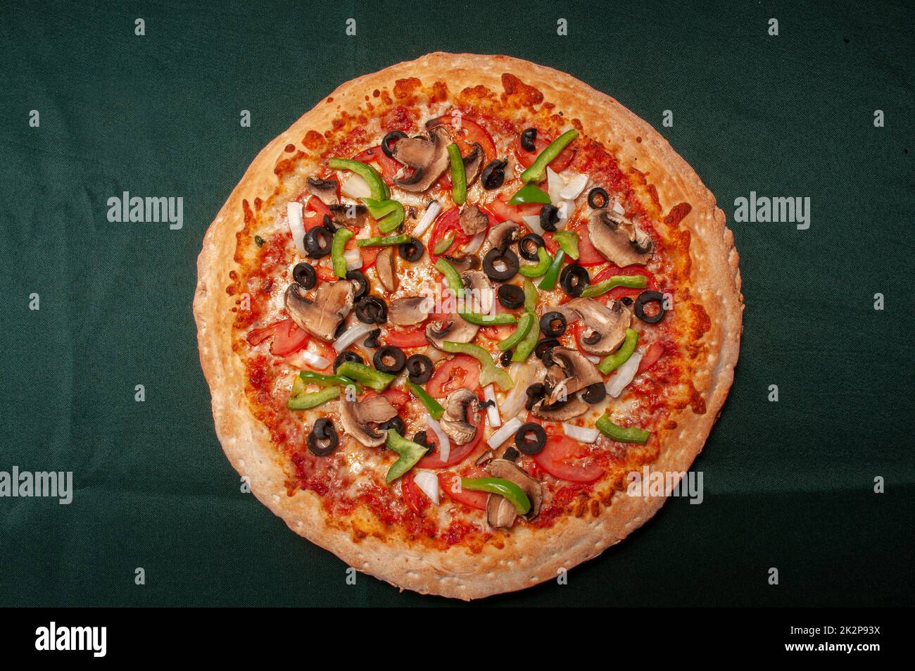 Délicieuse pizza végétarienne italienne Banque D'Images