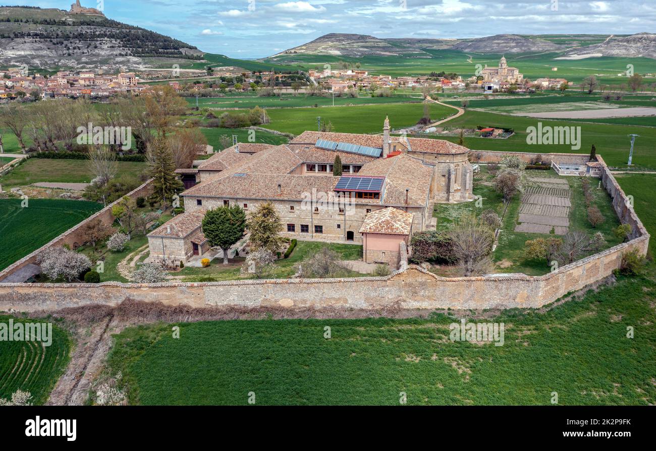 Le couvent de Santa Clara ou monastère de l'Immaculée conception est un monastère de la pauvre Clare nuns situé sur la route de Santa Clara dans la ville de Castrojeriz Banque D'Images