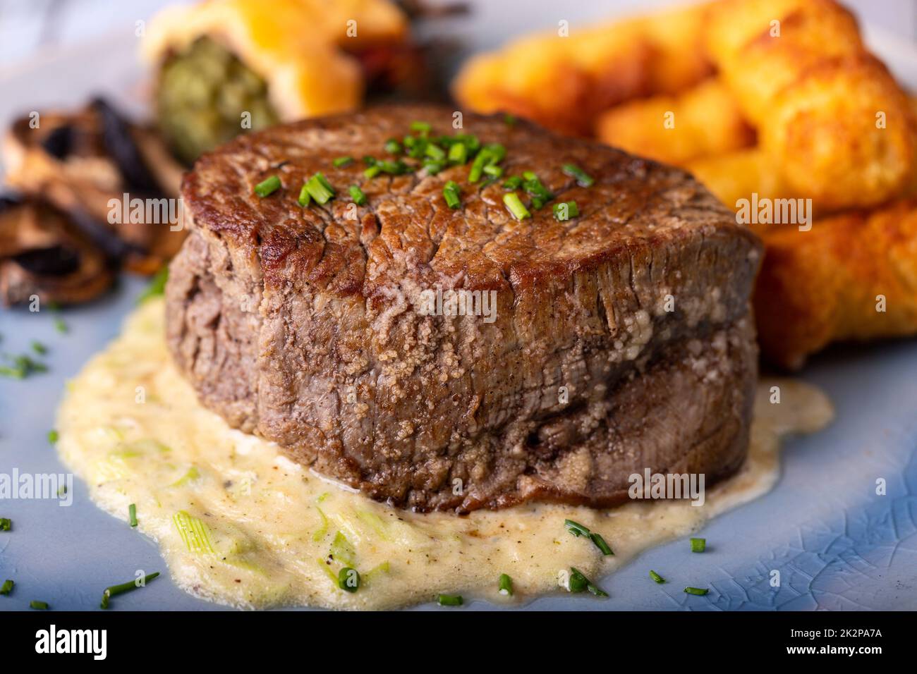 Libre d'un steak sur une plaque Banque D'Images