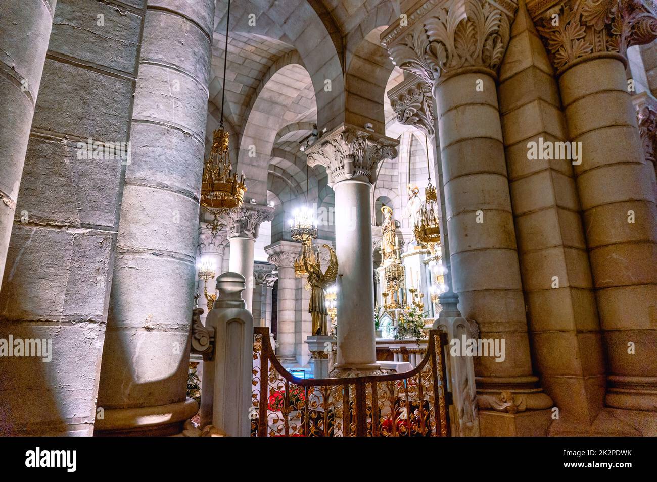 Crypte de la cathédrale d'Almudena, Madrid, Espagne, 2022. Exclusivité Alamy Banque D'Images