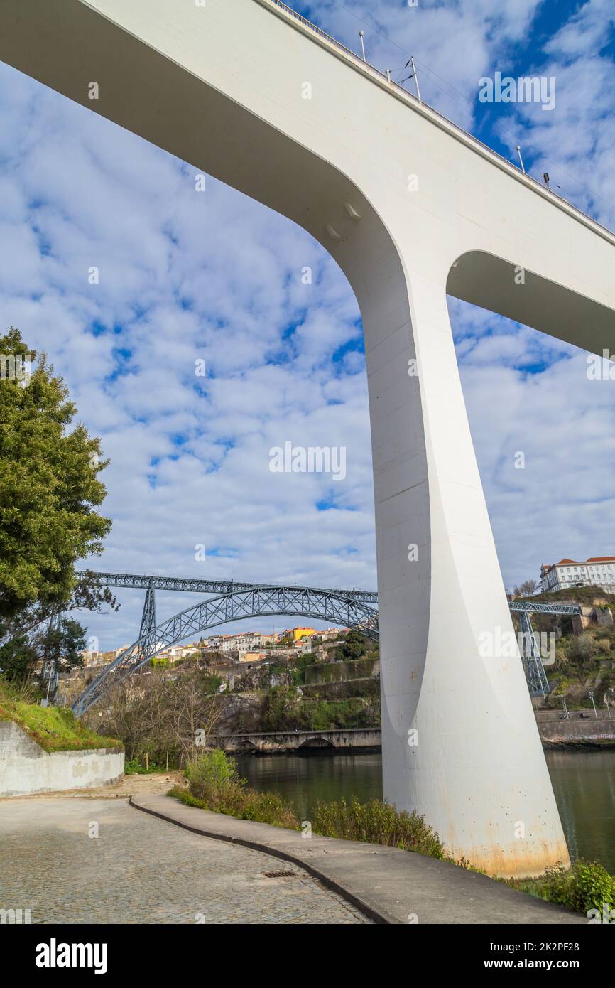 Vue sur le pont Arrabida Banque D'Images