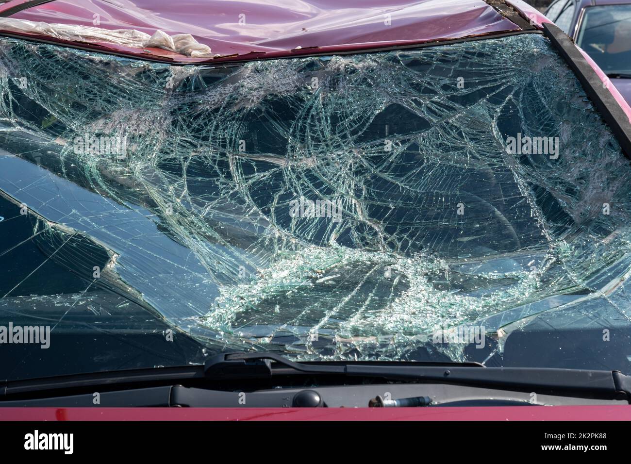 voiture après un accident de voiture dans un chantier naval Banque D'Images
