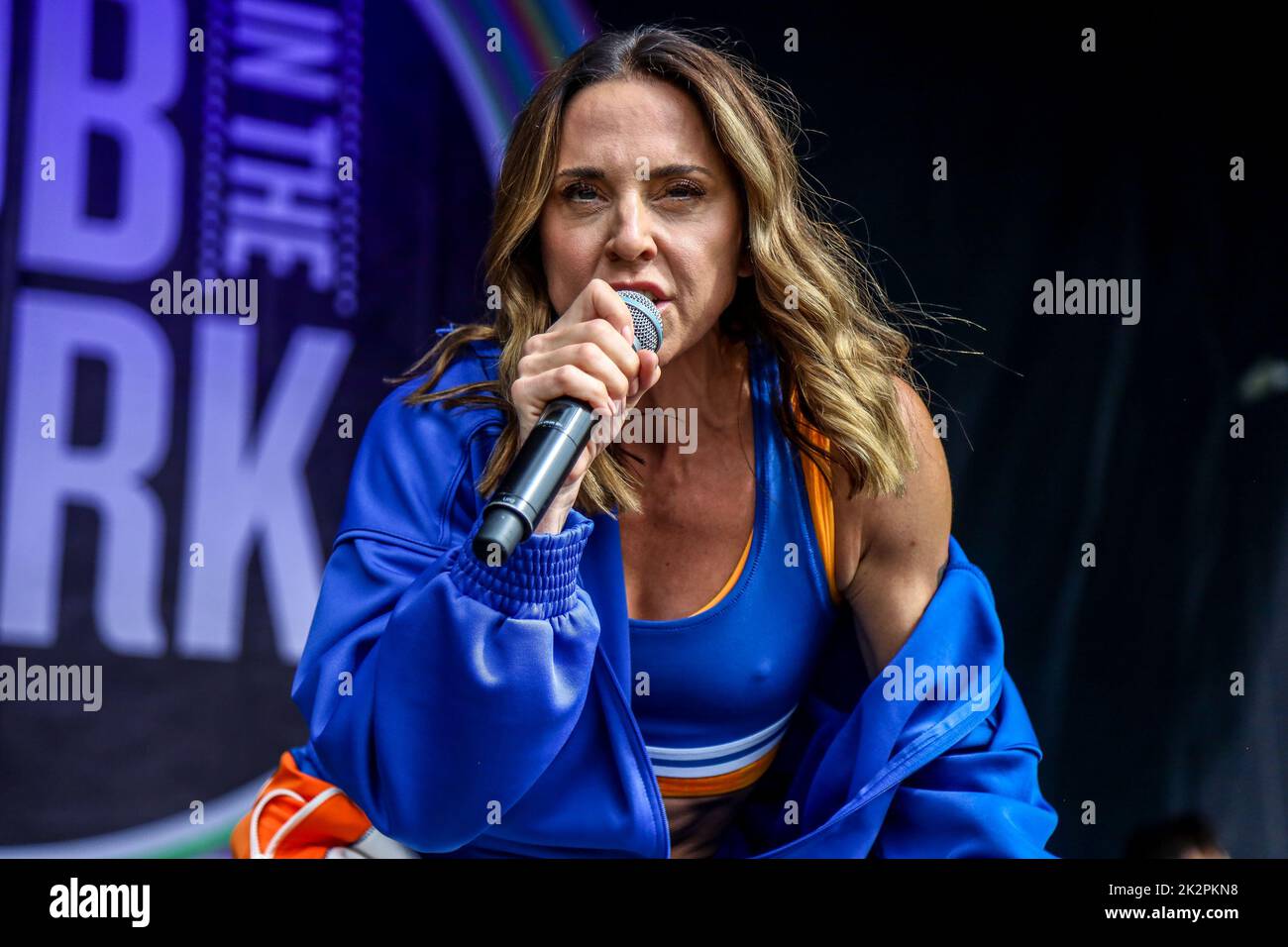 Une belle photo de Melanie C qui se produit au Tom Kerridge's Pub dans le parc de St Albans Banque D'Images Une belle photo de Melanie C qui se produit au Tom Kerridge's Pub dans le parc de St Albans Banque D'Images