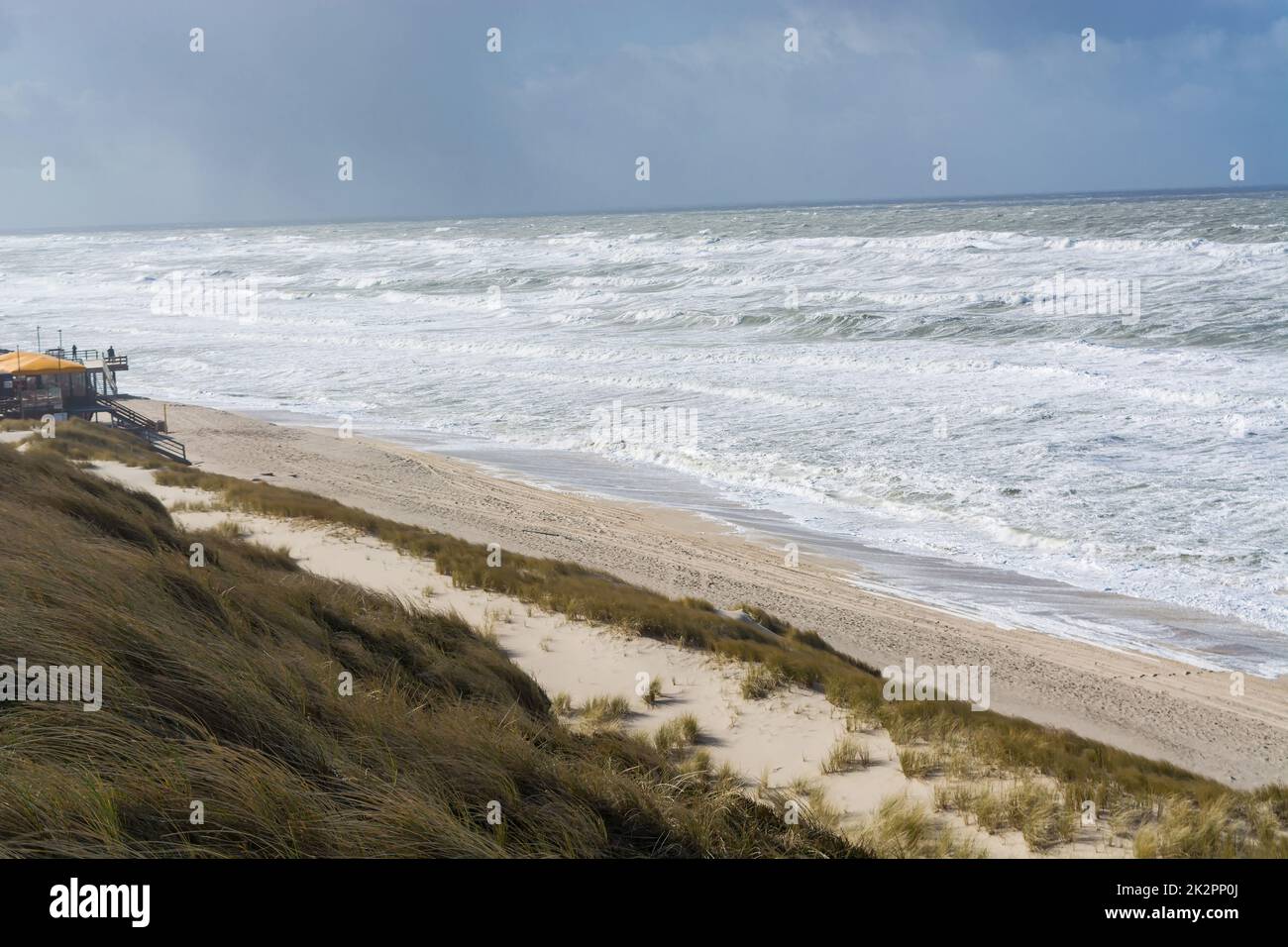 Mer du Nord orageux avec vagues Banque D'Images