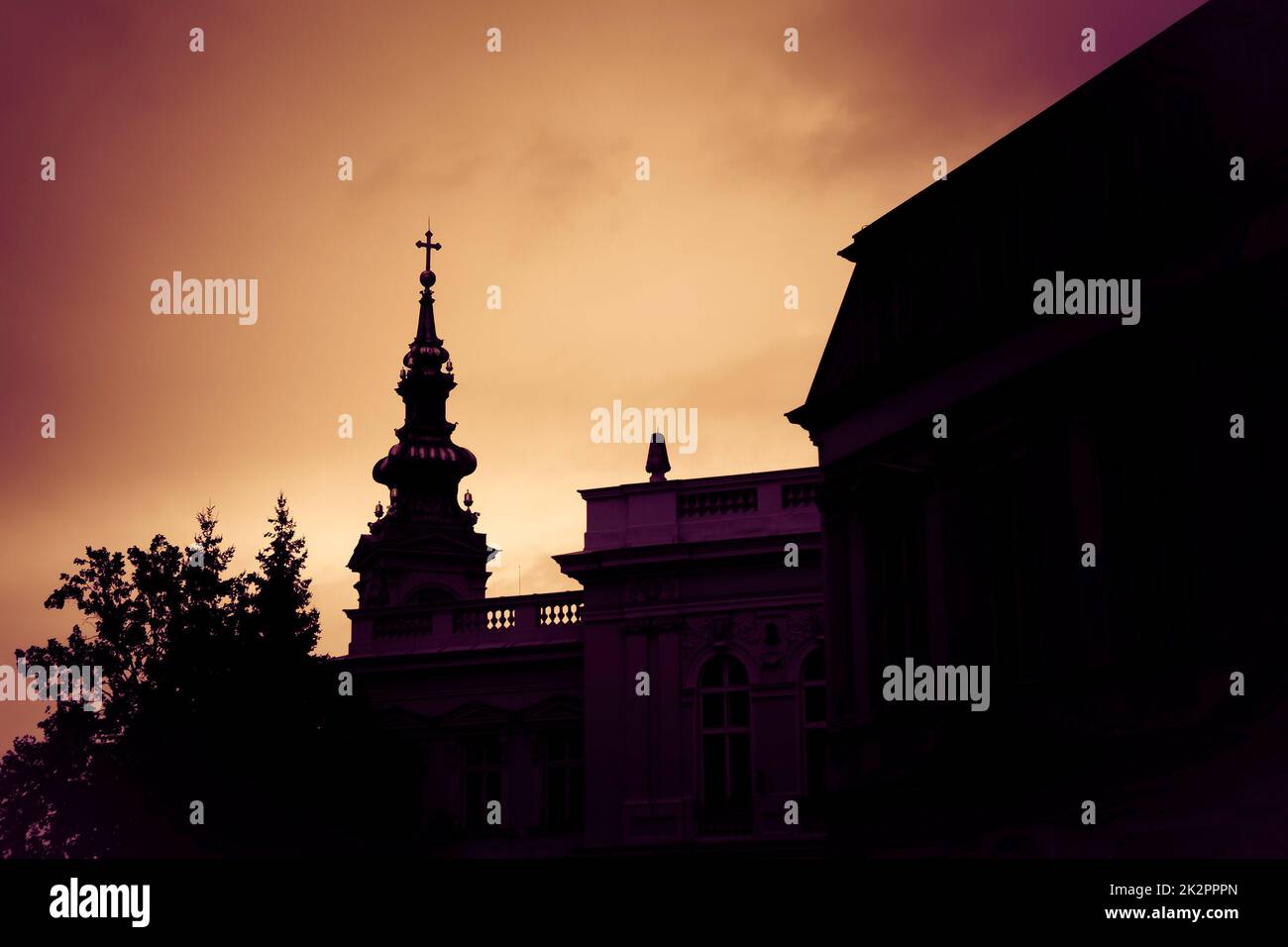 Silhouette de St. Michael la cathédrale de l'Archange au coucher du soleil. Belgrade, Serbie Banque D'Images