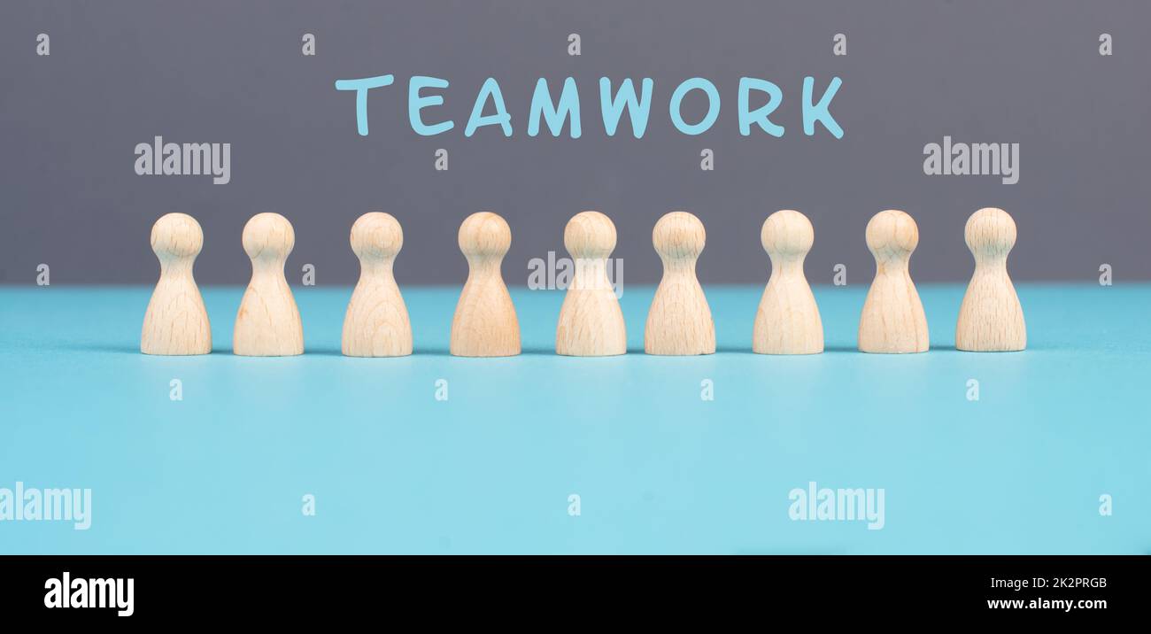 Le mot travail d'équipe est au-dessus d'un groupe de personnes, travaillant ensemble comme un concept d'équipe, de société, de communication et de soutien Banque D'Images