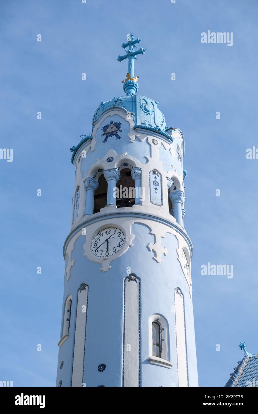 L'église bleue cinématographique de Bratislava, Slovaquie, un cliché vertical Banque D'Images
