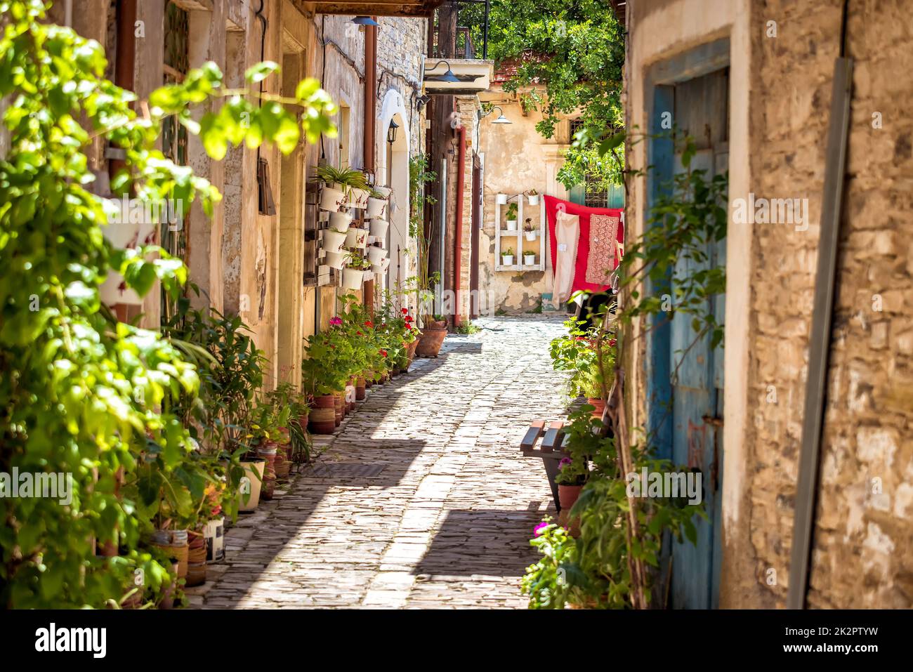 Une rue calme dans un vieux village de Pano Lefkara. District de Larnaca, Chypre Banque D'Images