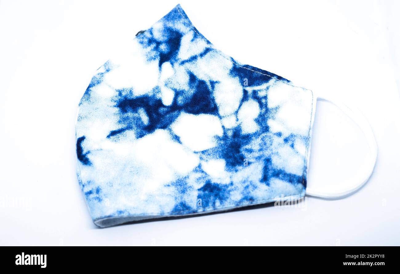 Indigo tie teintures, Shibori et Indigo Dye tissu masque de coton covid Banque D'Images