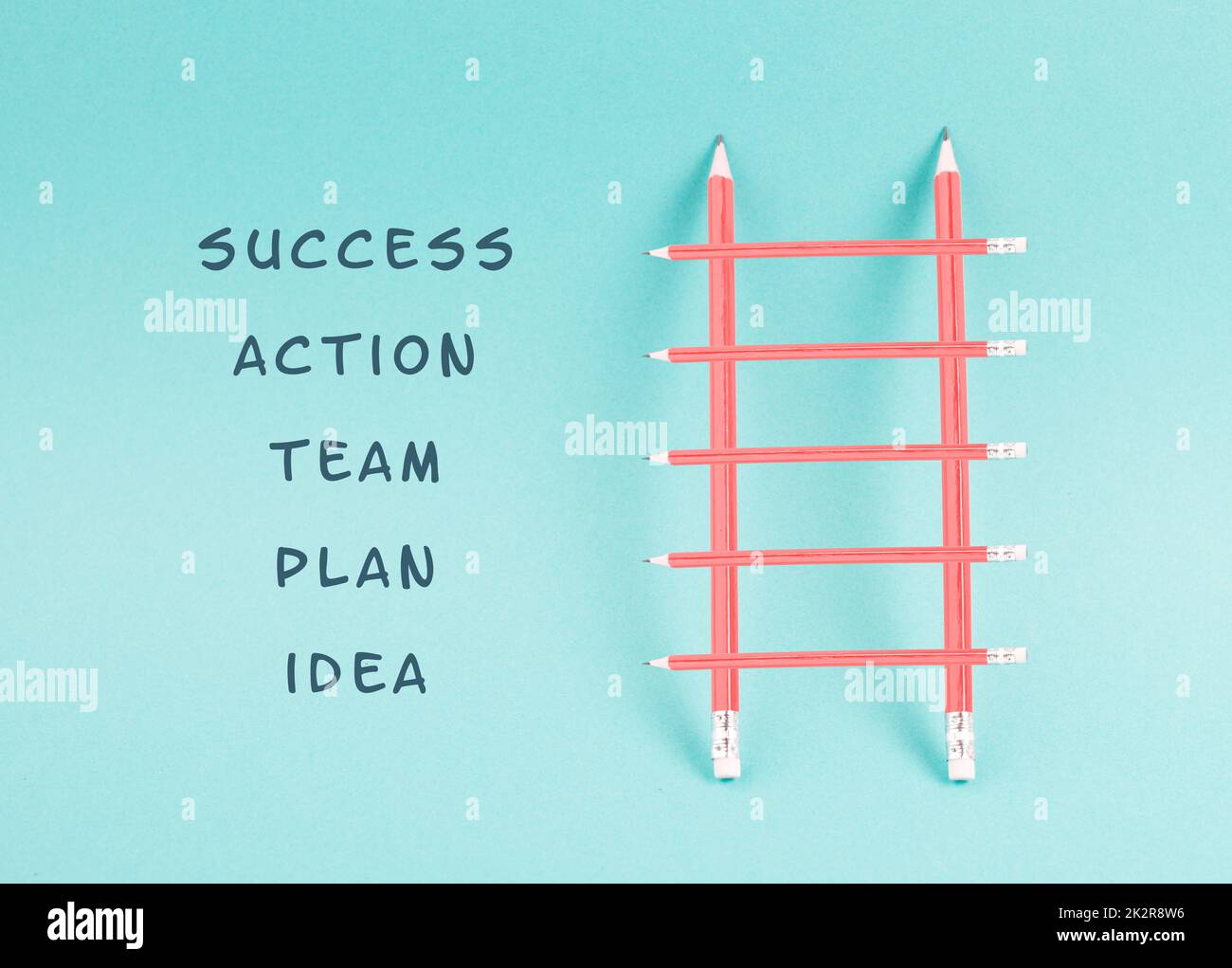 Échelle de succès, avoir une idée, planifier une stratégie, travail d'équipe pour la réussite étape par étape concept, progrès dans les affaires et l'éducation, ont un but Banque D'Images