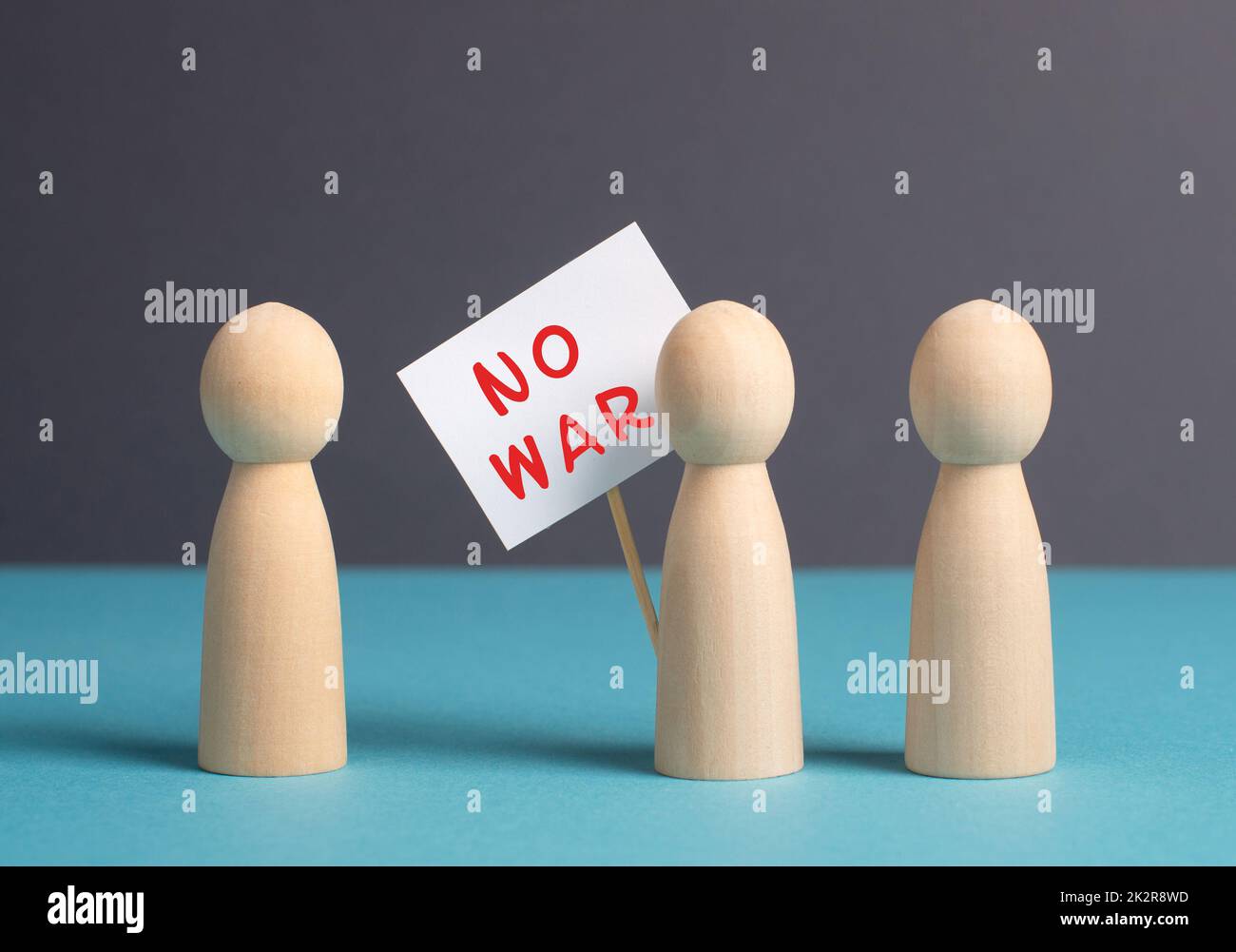 Groupe de manifestants tenant un panneau avec les mots pas de guerre, manifestation pour les droits de l'homme et la liberté, mouvement politique, militants pour la paix Banque D'Images