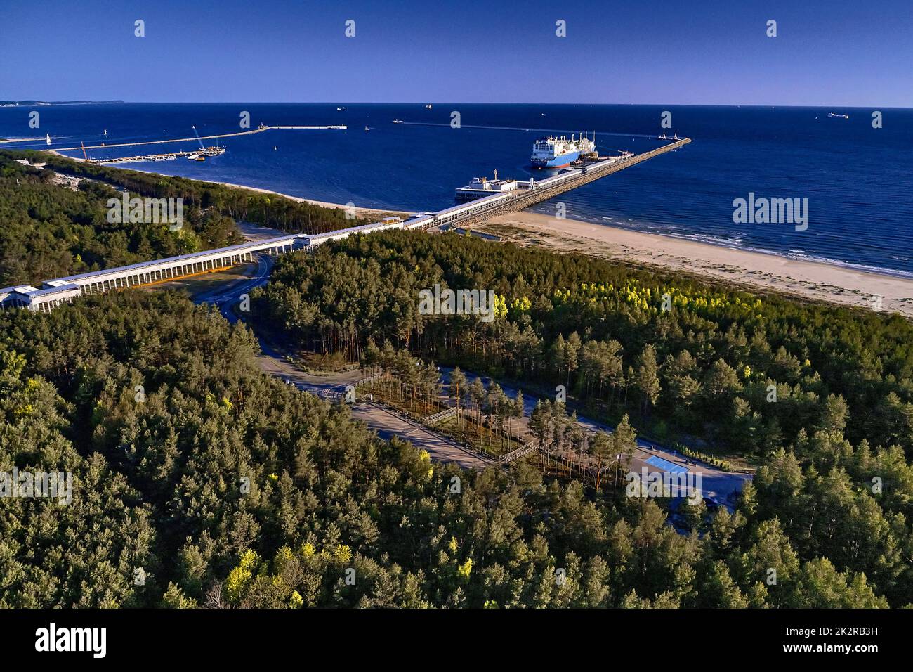 Gas Apollo Navire de transport de GNL Maran Gas Apollonia lors de la décharge au ...