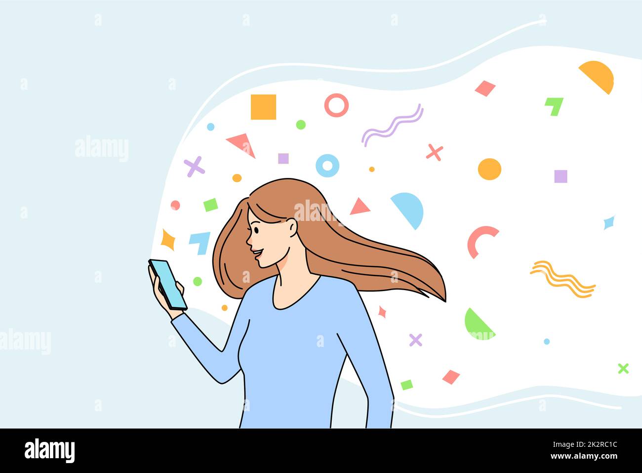 Femme souriante marchant travailler à distance sur un smartphone Banque D'Images