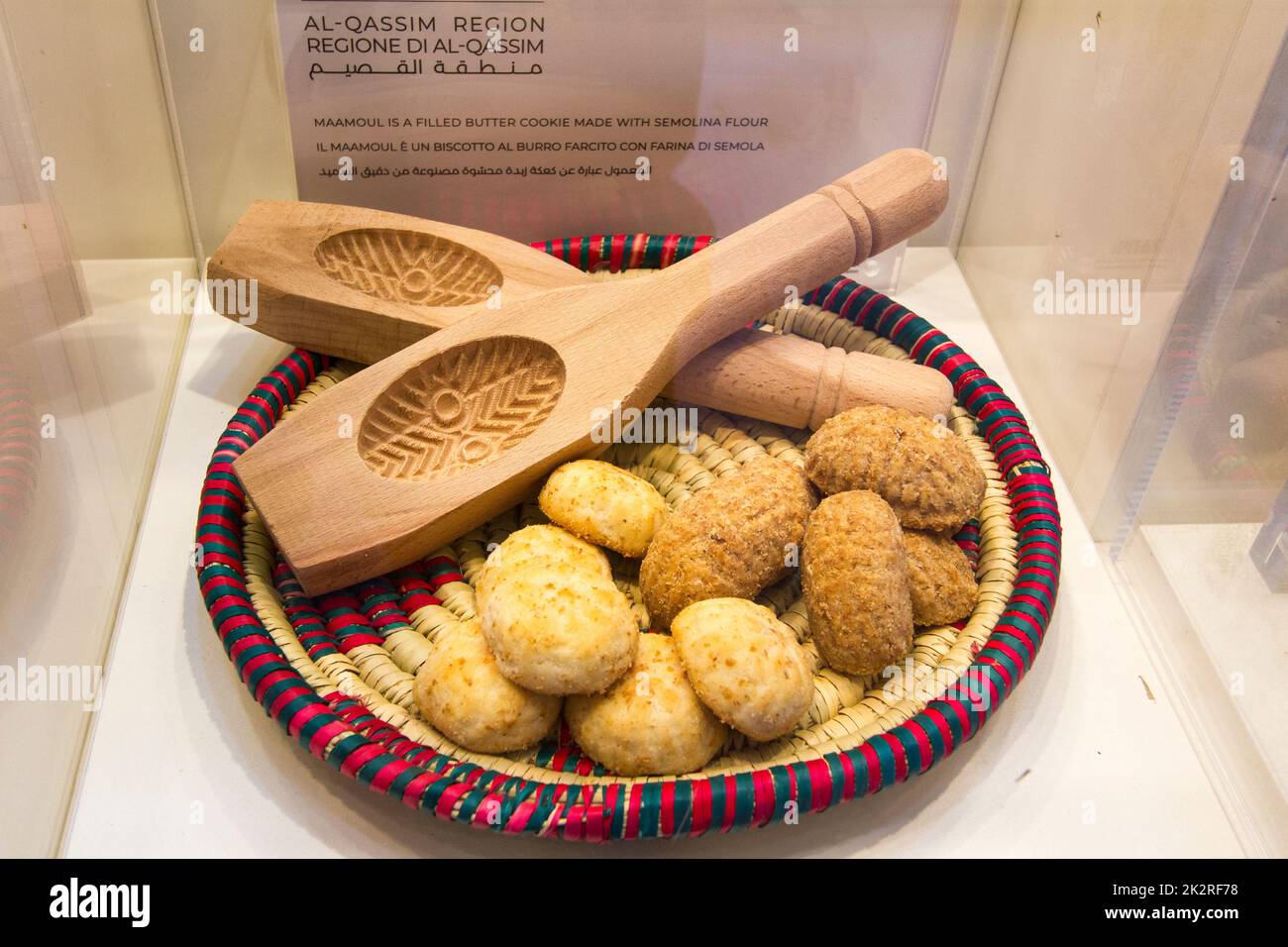Turin, Italie. 23rd septembre 2022. Cookies Maamoul ( معمول Ma'amoul) avec des moules en bois appelés tabe d'Arabie Saoudite au 2022 Terra Madre Salone del Gusto. Credit: Marco Destefanis/Alamy Live News Banque D'Images