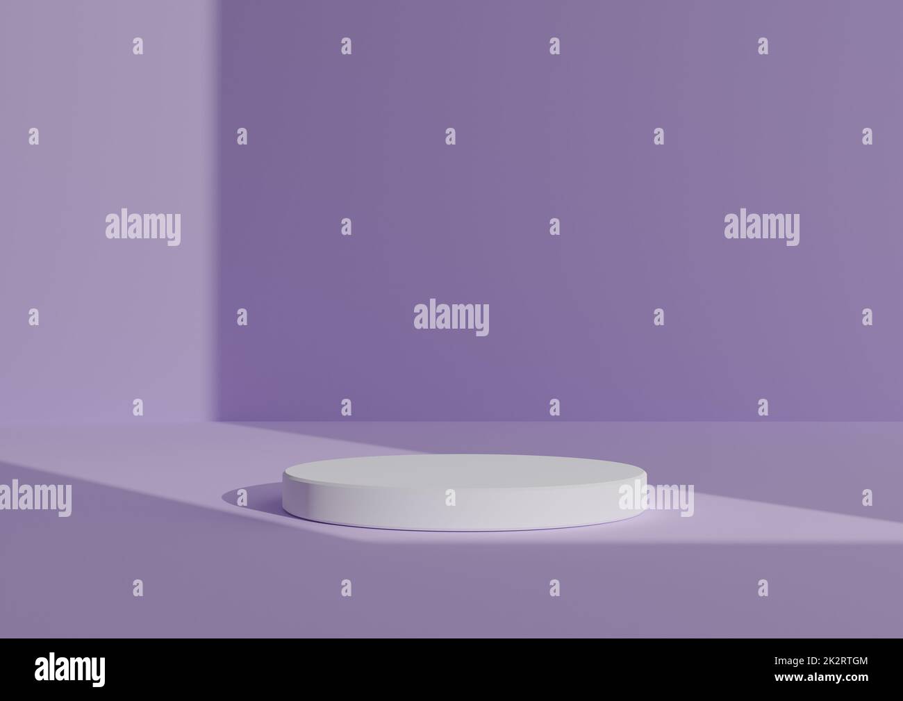 Composition de rendu simple et minimale de 3D avec un Podium cylindrique blanc ou un fond violet pastel ombré pour l'affichage du produit lumière de fenêtre venant du côté droit Banque D'Images