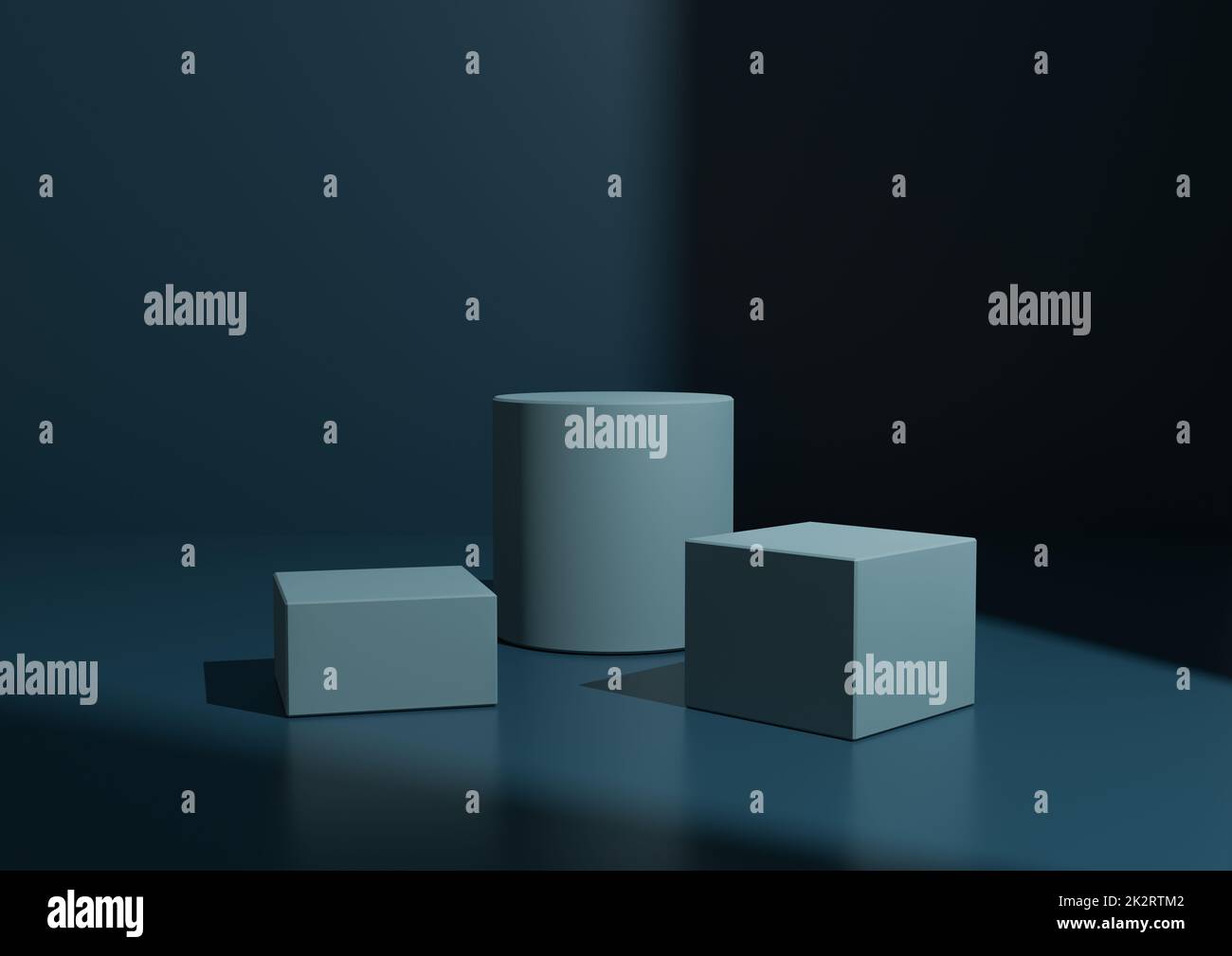 Composition simple de trois podiums ou de support bleu foncé minimal pour l'affichage du produit. Forme géométrique 3D rendu de l'arrière-plan avec lumière de la fenêtre du côté droit. Banque D'Images