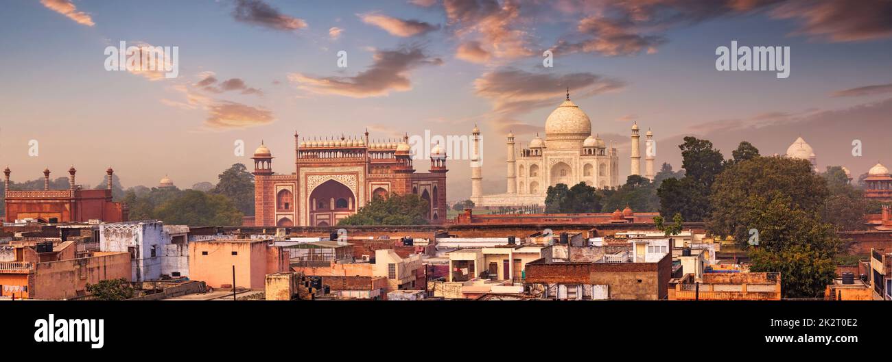 Panorama de Taj Mahal vue sur toits de Agra Banque D'Images