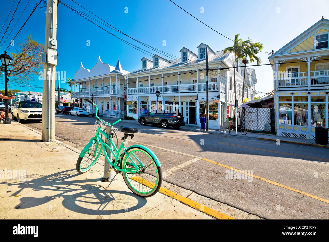 Vue sur la rue Duval célèbre de Key West, au sud de Florida Keys Banque D'Images Vue sur la rue Duval célèbre de Key West, au sud de Florida Keys Banque D'Images